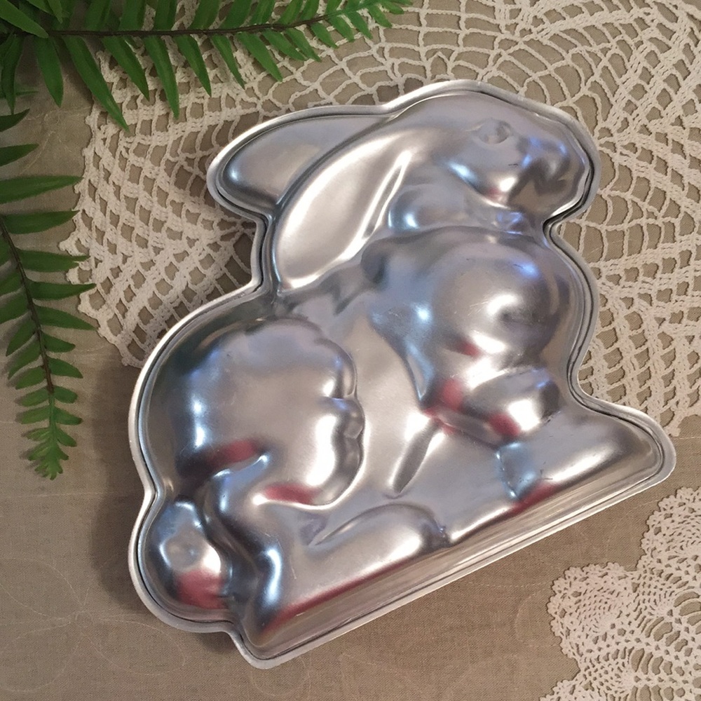 Vintage 3D Bunny Rabbit Cake Pan Mold - Picture 1 of 15